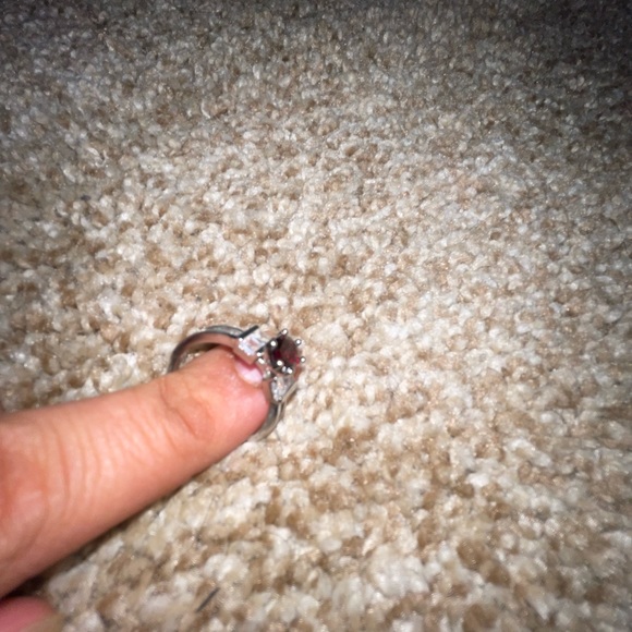 Red costume jewelry - Picture 9 of 12